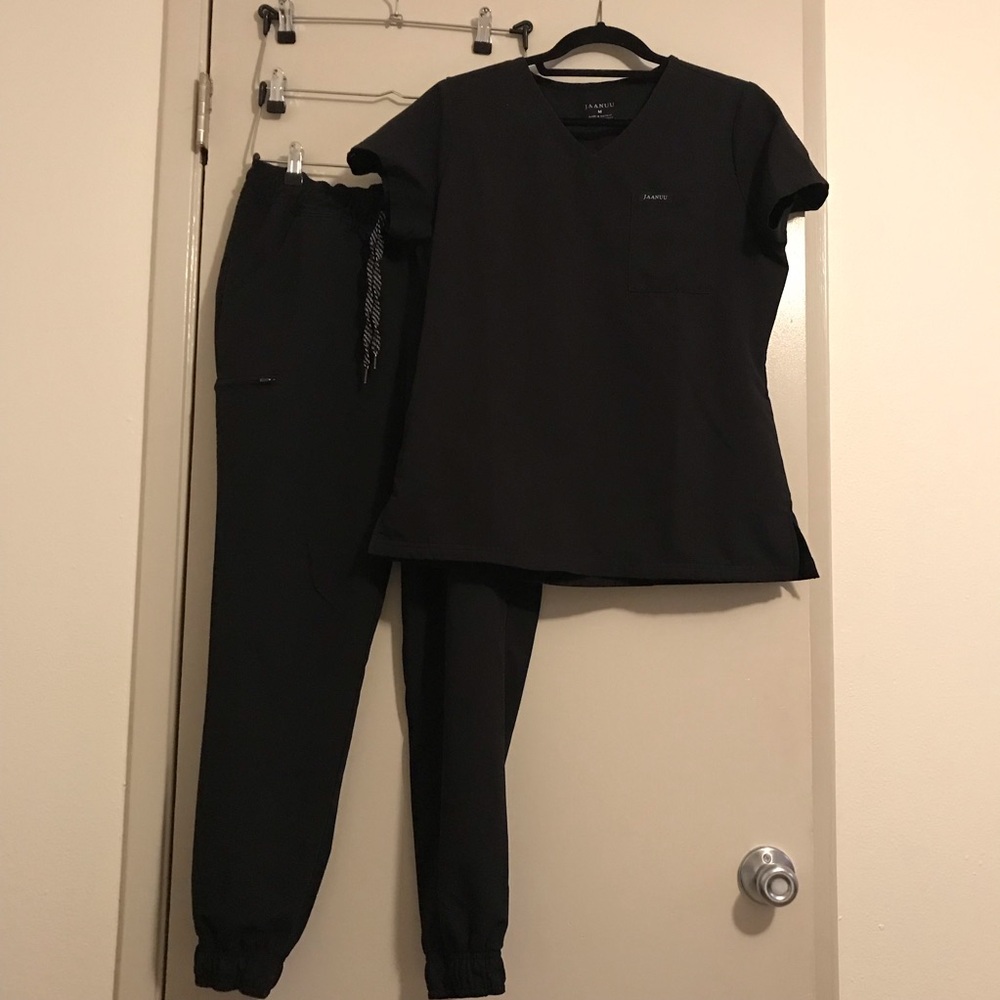 Jaanuu scrubs sz med